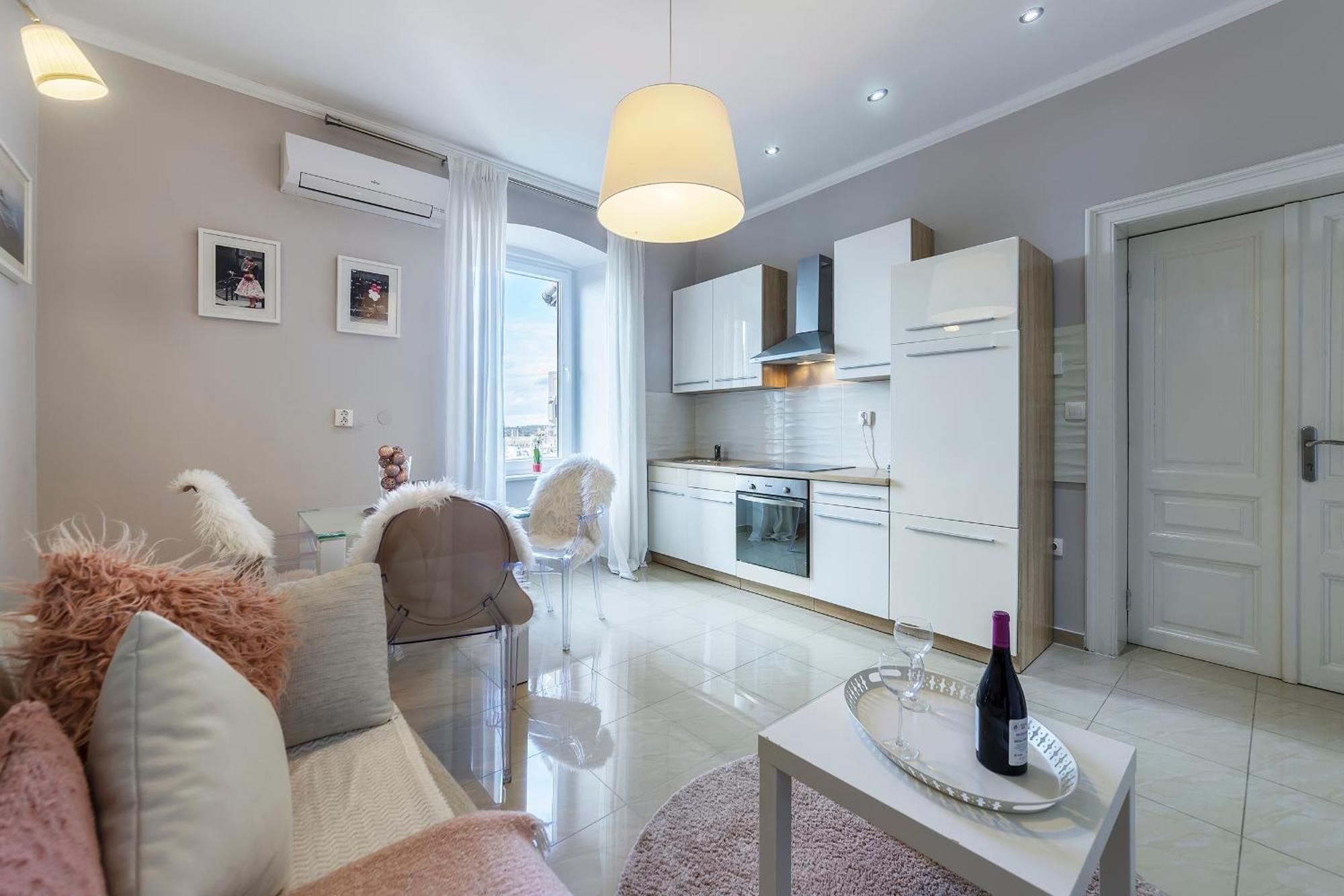 Captain Emo City Apartments Πούλα Εξωτερικό φωτογραφία